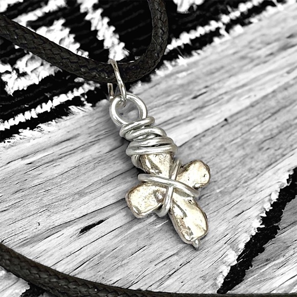 5 For $25💫Alternative Small Silver Cross Pendant Necklace - Picture 3 of 5